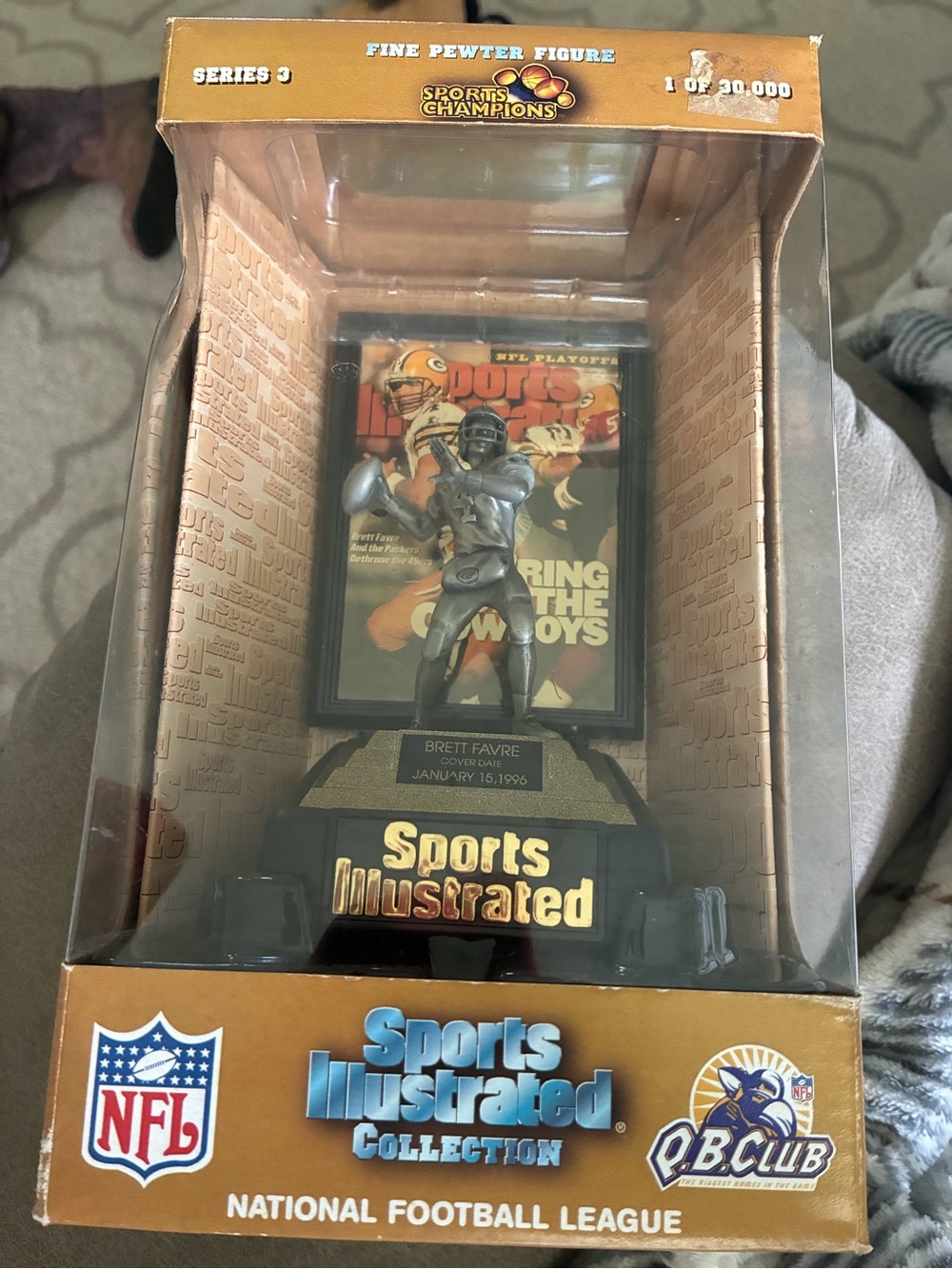 NFL Sports Illustrated Brett Favre Pewter Figure in Gold and Black Packaging